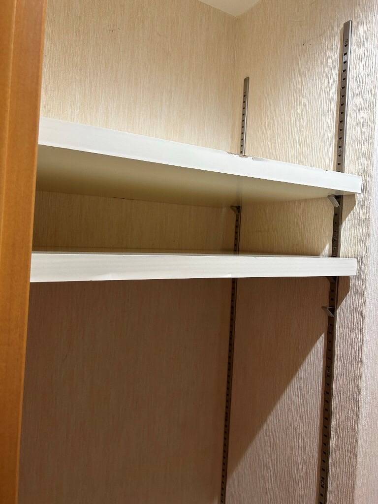 クローゼットの棚の天板修理前①