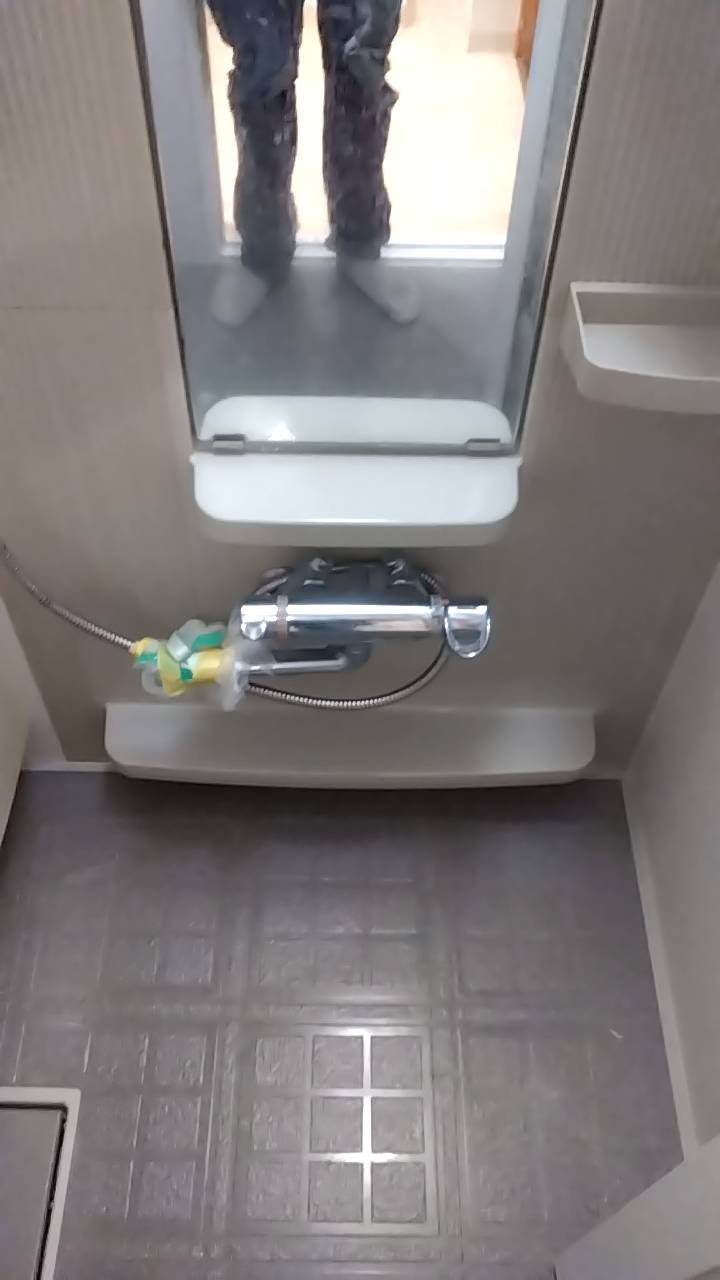 浴室のシャンプー棚修理後①